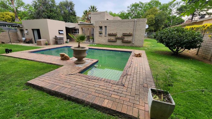 House for Sale in Vanderbijlpark South West 5: Pool, flatlet, and ample parking.