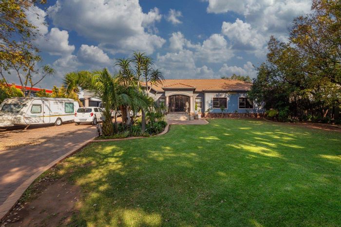 Lambton House For Sale: 6 bedrooms, dual living, pool, ample parking, secure.