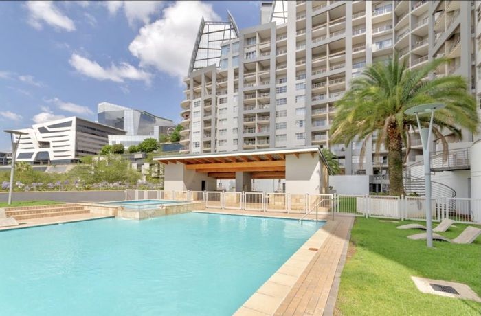 1 Bed, 1 Bath Apartment in Sandhurst with Pool, Balcony, and Security. To Rent.