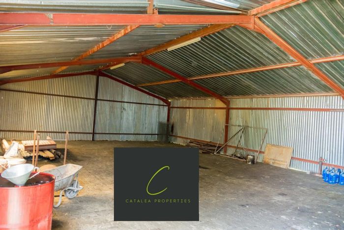 Rundu Central Mixed Use Property To Rent: Warehouse, flat, patio, central location.