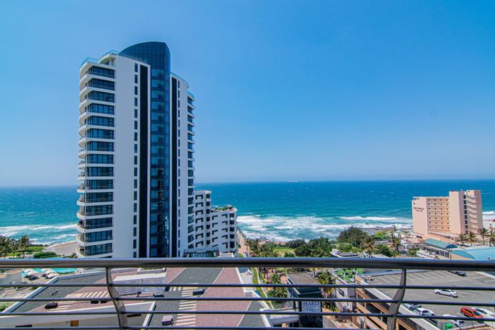 Umhlanga Rocks Central Apartment To Rent: 3 beds, sea views, pool, secure parking.