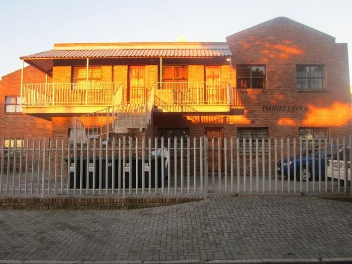 2 Bedroom Apartment To Rent in De Kuilen with secure parking and communal braai.
