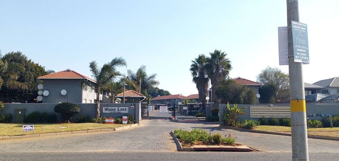 For Sale: Glen Marais Townhouse with pool, security, and nearby shopping amenities.