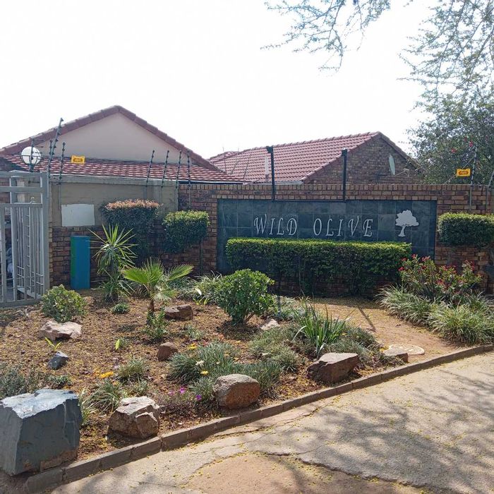 For Sale: 2-Bedroom Apartment in Theresapark with Pool, Playground, and Security.