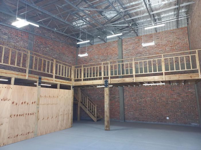 Industrial unit to rent in Fairview, 145m² with mezzanine and inverter option.