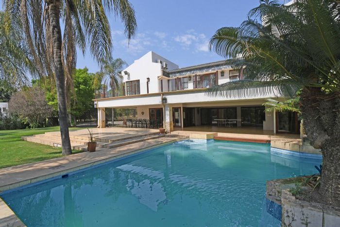 Bryanston House For Sale: Expansive 7,800m², six bedrooms, squash court, tennis court.