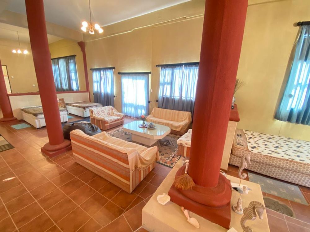 Entertainment/ lounge area