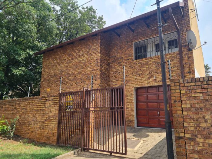 House For Sale in Boksburg North: 3 Bedrooms, 2 Bathrooms, Open Plan Living, Secure Garage.