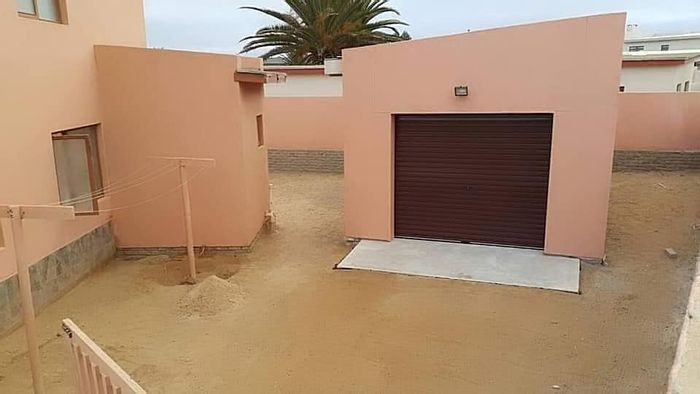 Property #2265869, Cluster rental monthly in Henties Bay Central