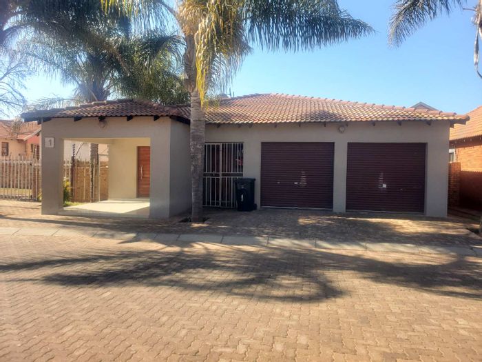 Groblerpark House For Sale: 3 beds, double garage, secure complex, investment opportunity.