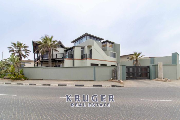 Stunning Waterfront House, 4BR En-Suite, Rooftop Bar, Sea Views - For Sale