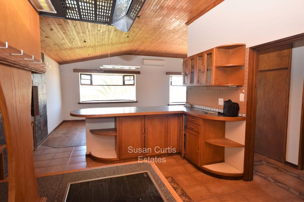 Open plan Kitchen with counter