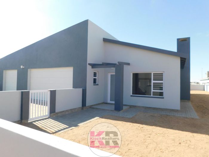 Property #2440488, House For Sale in Henties Bay Central