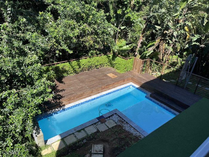 House To Rent in Dunkirk Estate: 3 beds, pool, gym, beach access.