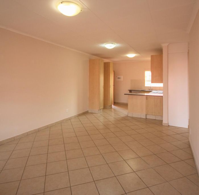 Hazeldean Apartment To Rent: 2 beds, 2 baths, garage, pool, security included.