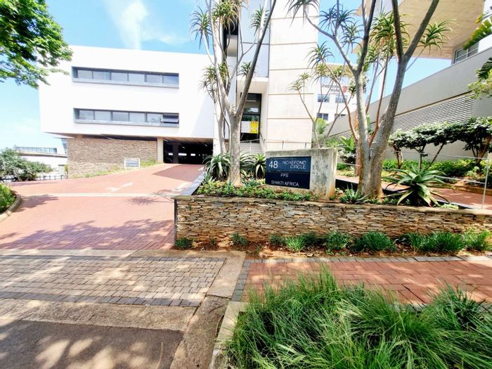 Prime office space to rent in Umhlanga Ridge, 370.61 m2, parking available.