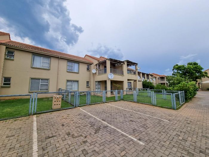 Property #2066309, Townhouse for sale in Leeuwenhof Estate