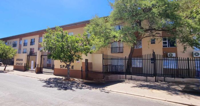 Klein Windhoek Apartment For Sale: Spacious layout, secure parking, and balcony views.