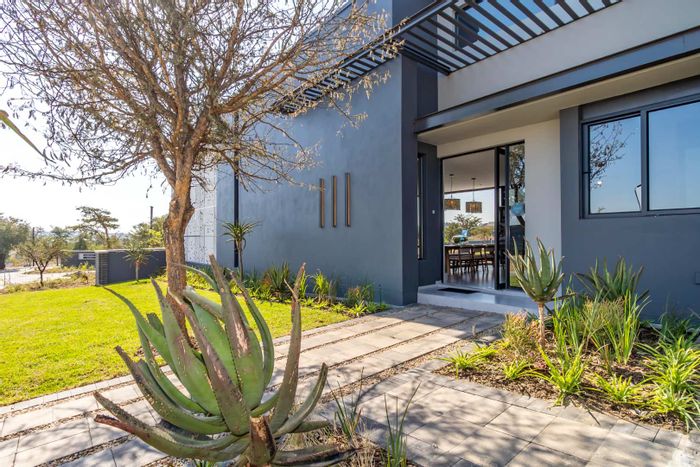 Stunning Helderfontein Estate House For Sale: Entertainer's Dream with Modern Amenities