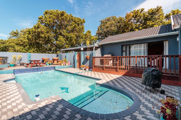 For Sale: Spacious Broadwood house with pool, office, and energy-efficient features.