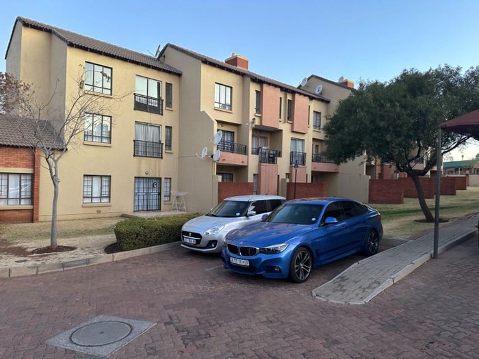 Property #2285980, Apartment Pending Sale in Noordwyk