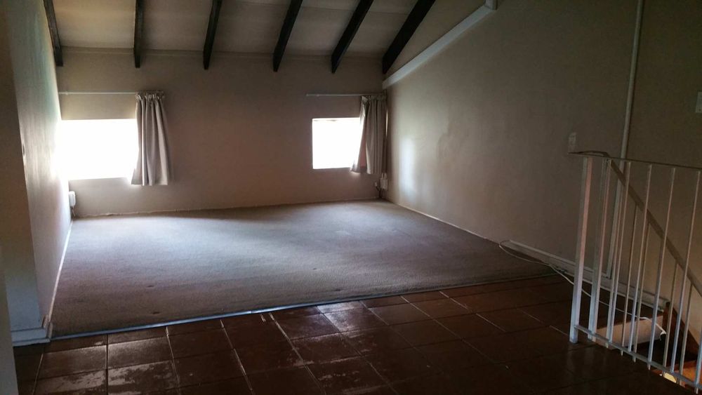 2nd upstairs living area