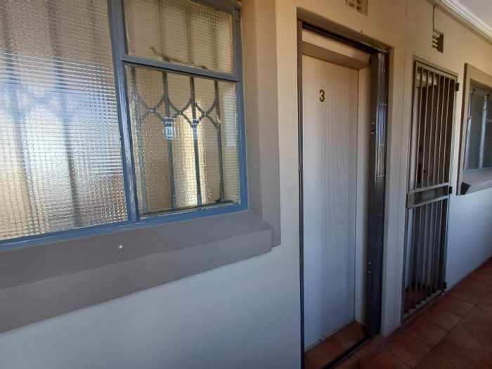 2-Bedroom Apartment To Rent in Bloubosrand with pool, security, and convenient location.