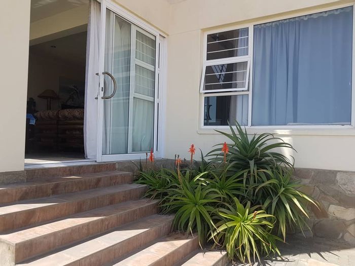 Long Beach houses and townhouses (9 properties)