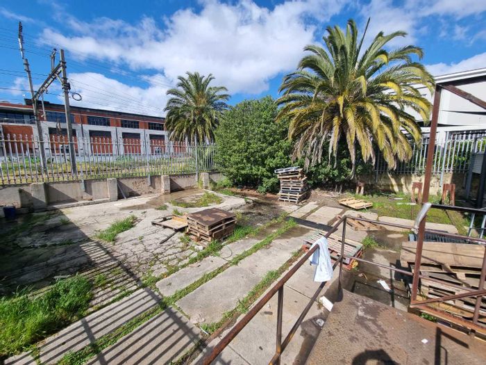 Property #2189040, Industrial rental monthly in Observatory