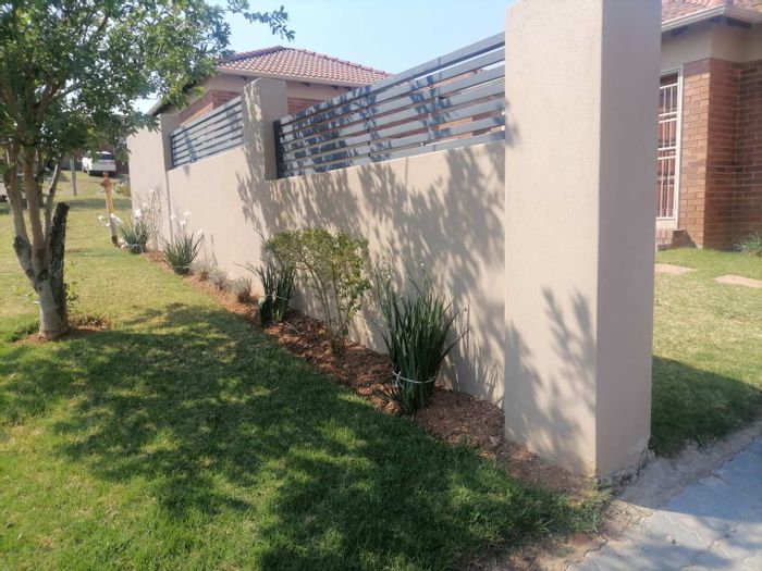 Property #2194373, Townhouse for sale in Thatch Hill Estate