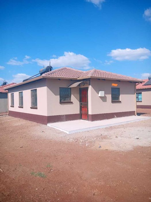 3-bedroom, 2-bathroom house for rent in Dawn Park with gated security.