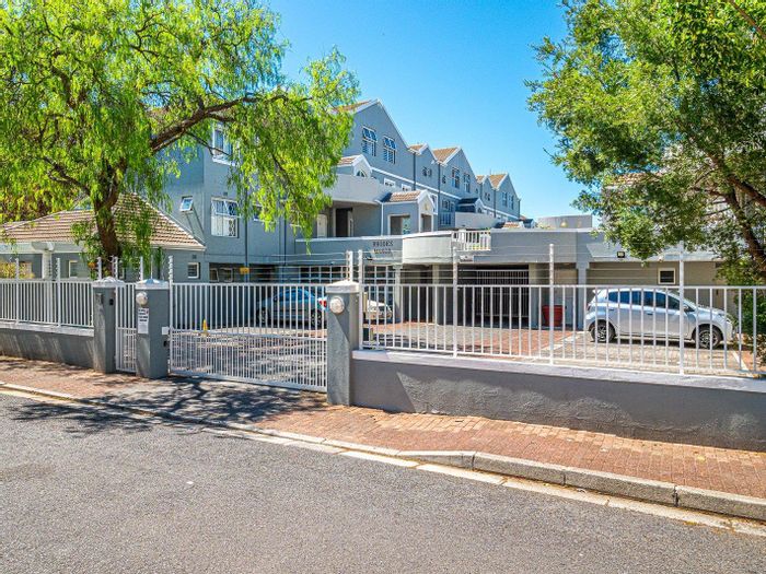 Stylish Rondebosch Apartment For Sale: Two Bedrooms, Mountain Views, Great Investment Opportunity!