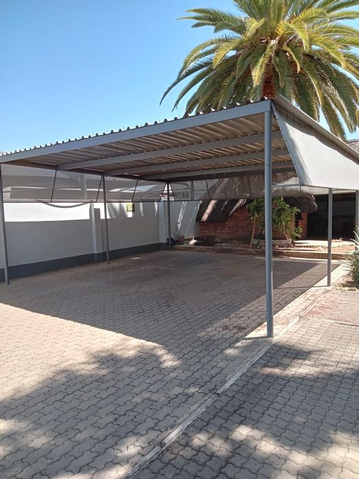 Industrial property in Southern Industrial Area to rent with multiple offices and parking.