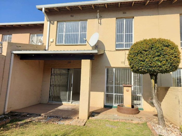 Property #2172745, Townhouse for sale in Aston Manor