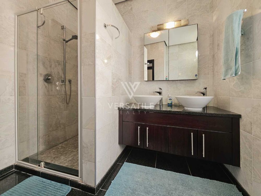 74 - Shower and double basin