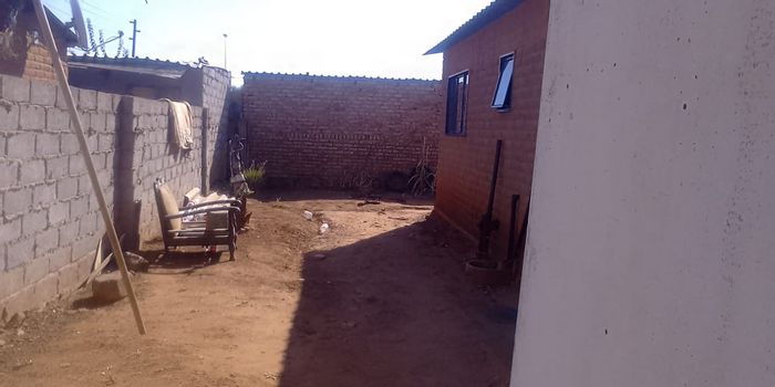 Mamelodi House for Sale: 2-Bed, Spacious Yard, Modern Kitchen, Ample Parking