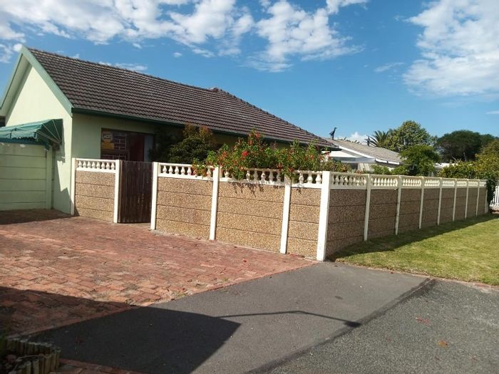 Property #2140836, House for sale in Fish Hoek