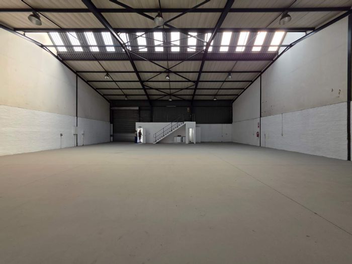 Industrial unit in Spartan to rent: 420sqm, 3Phase power, office, truck access.