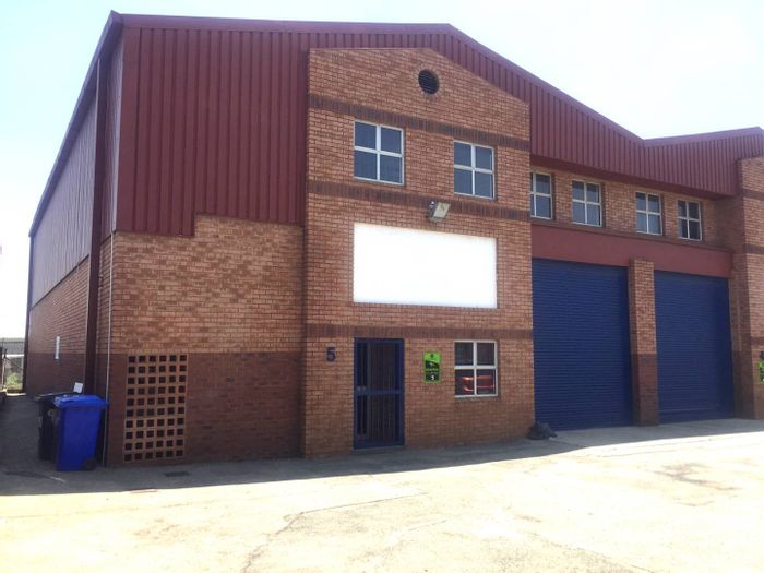 Prime 399 sqm Industrial Warehouse with Office Space To Rent in Founders Hill