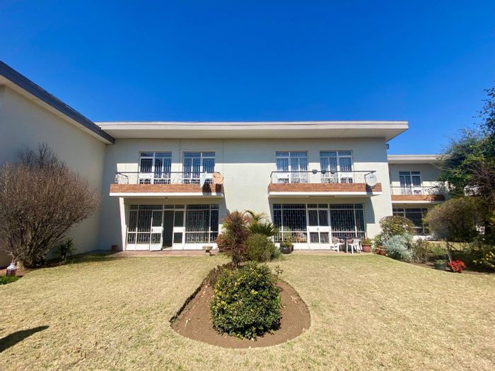 Benoni Central Townhouse For Sale: 2 beds, garden, garage, and parking included.
