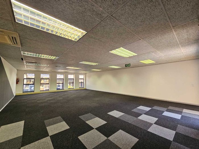 Hurlingham Office To Rent: 277sqm, shared facilities, 24-hour security, parking options.