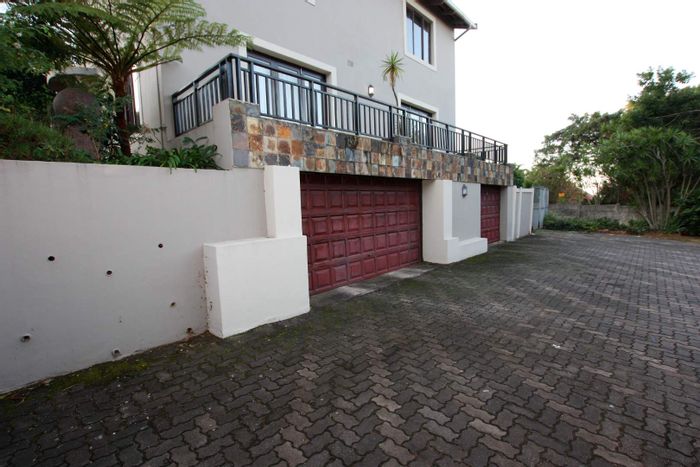 3 Bedroom House with Granny Flat, Pool, and Security in Durban North Central To Rent.