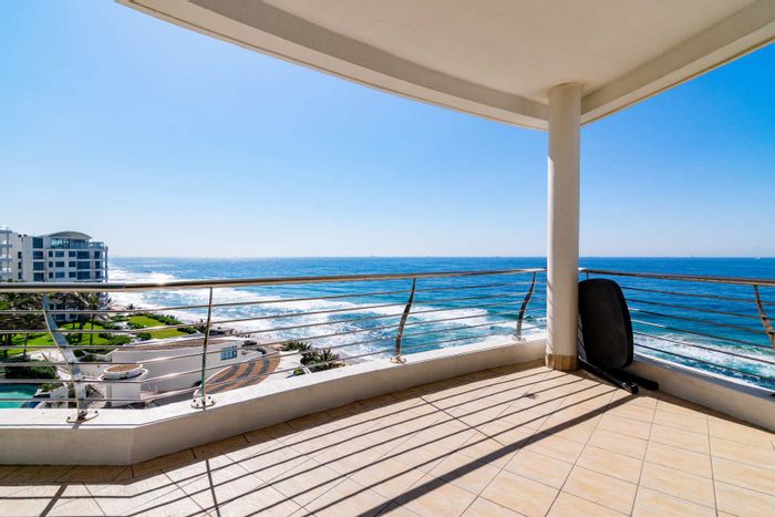 Umhlanga Rocks Central Apartment To Rent: 2-bed, sea views, gym, 24-hour security.