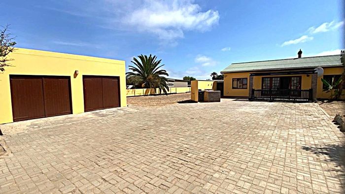 Property #2357014, House For Sale in Henties Bay Central