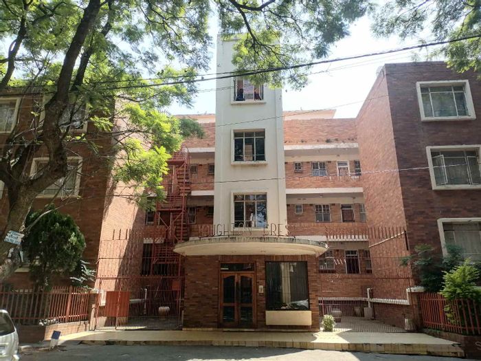 For Sale: 2-bedroom apartment in Bellevue with secure parking and central location.