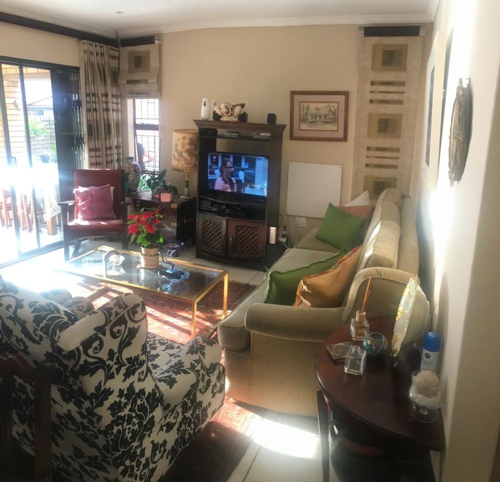 Lounge / living room.