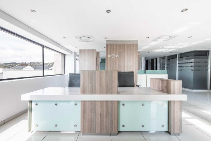 Brooklyn Office To Rent: Private space, common area, virtual services, professional address.