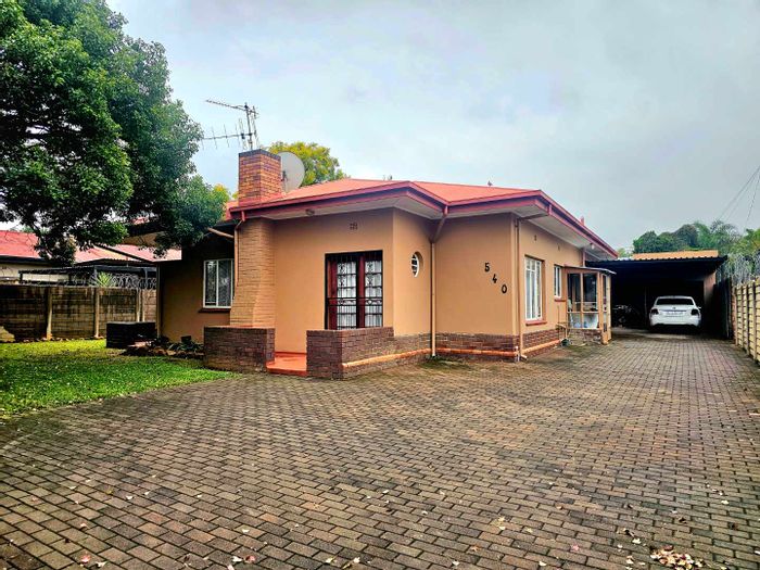 2-Bedroom House in Villieria For Sale with Garage, Parking, and Spacious Kitchen.