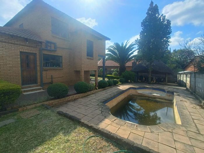For Sale: Spacious Highveld house with pool, Lapa, and double garage.
