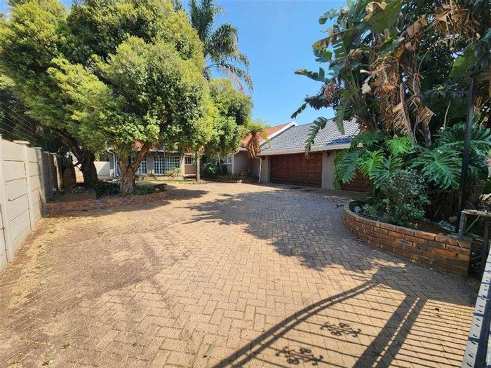 For Sale: House in Van Riebeeck Park with pool, study, and double garage.